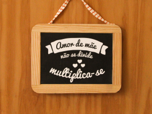 Ardósia “Amor de mãe não se divide, multiplica-se”