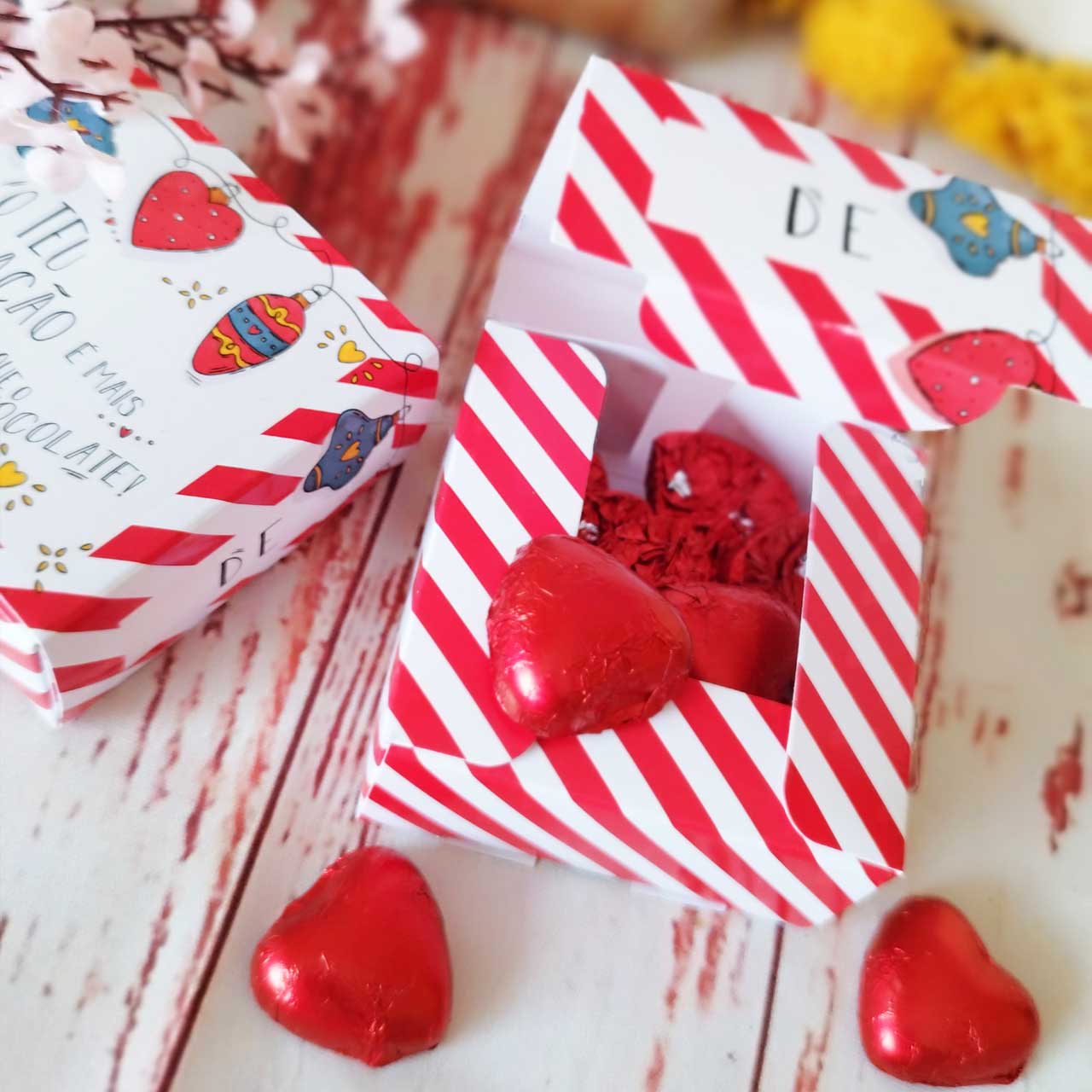 Caixa Encantada com Corações de Chocolate